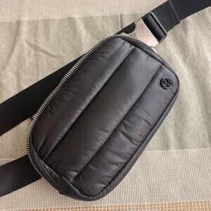 EUC lululemon Everywhere Belt Bag 1L Wunder Puff Shine Black